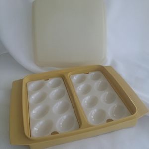 Vintage Tupperware Egg Keeper